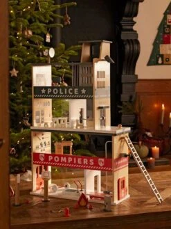 Jouets et Rêves Soldes 2025 19 Centre De Secours Poste De Police + Poste De Pompiers En Bois FSC® Blanc - Vertbaudet
