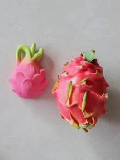 Fushia Le Fruit Du Dragon - OLI & CAROL Rose - Oli Et Carol -Jouets et Rêves Soldes 2025 fushia le fruit du dragon oli carol 3